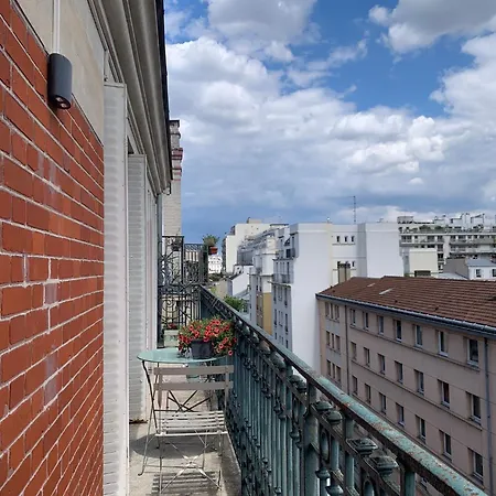 Apartment Parisian With Balcony *