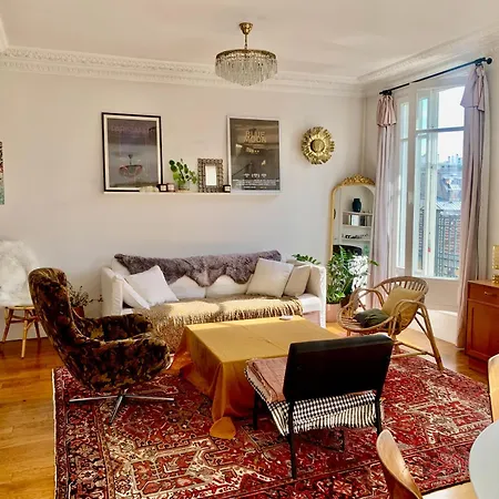 Apartment Parisian With Balcony