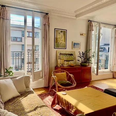 Apartment Parisian With Balcony