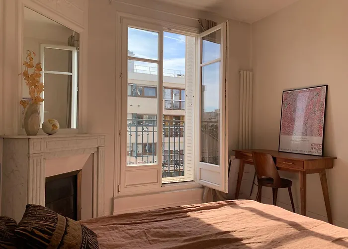 Parisian With Balcony Διαμέρισμα