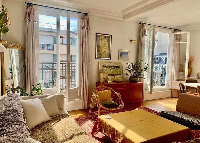 شقة Parisian With Balcony