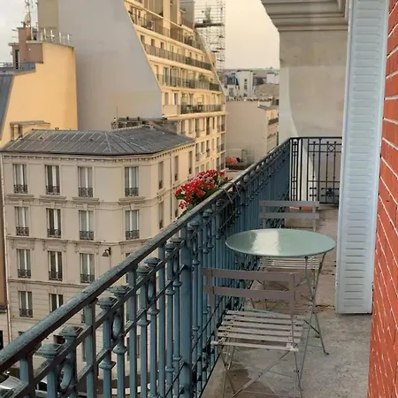 Parisian With Balcony Апартаменты Париж