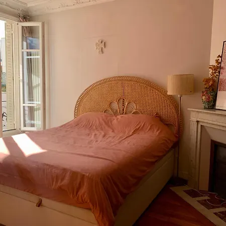 Parisian With Balcony Апартаменты Париж